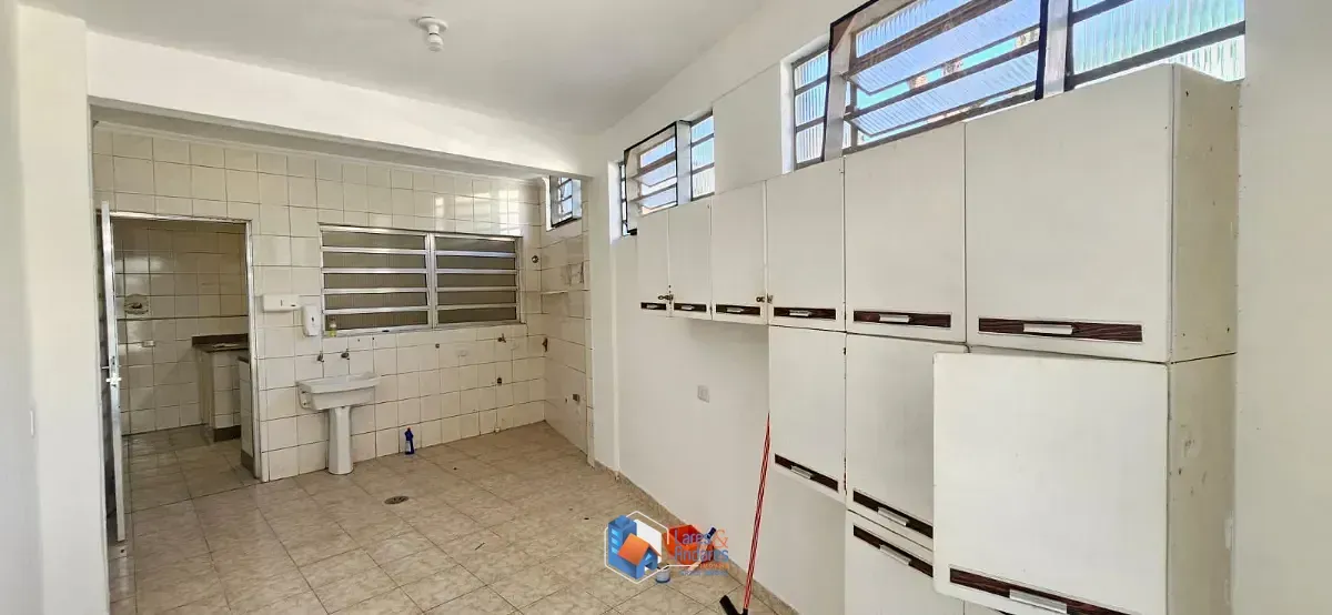 Imagem Sobrado para venda em Jardim Regis com 5 quartos, sendo 1 suíte, 218m²