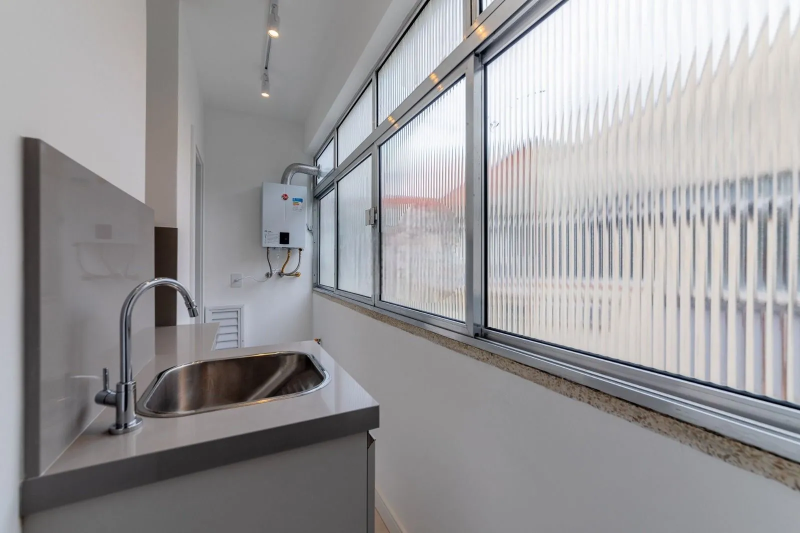 Imagem Apartamento à venda em Porto Alegre - pronto para morar, totalmente reformado.