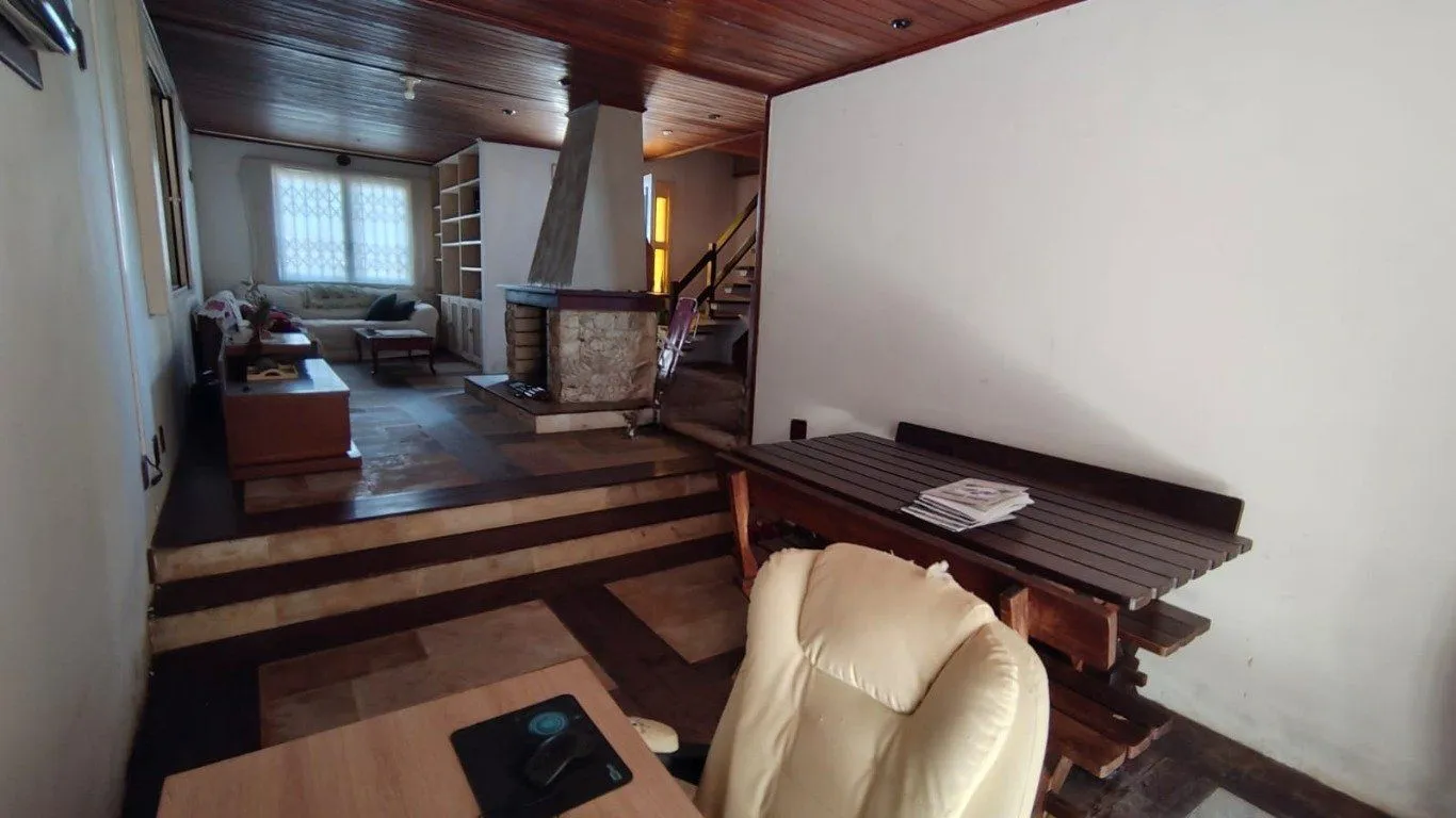Imagem Casa de 3 dormitórios no bairro à venda em Vila Nova, Porto Alegre
