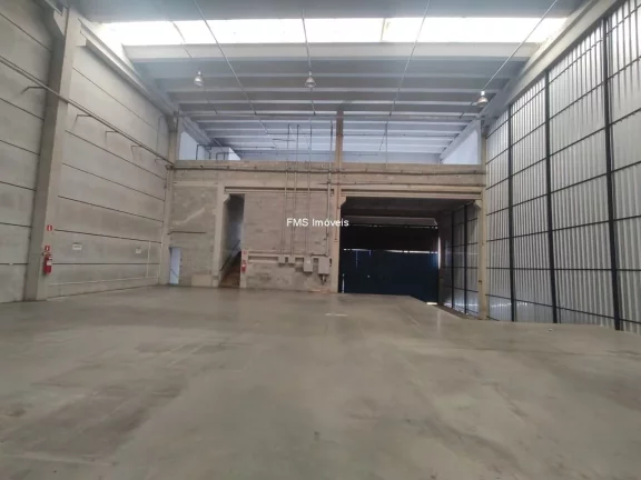 Imagem Galpão Industrial para Locação em Diadema-SP, Bairro Piraporinha, 2 Banheiros, 8 Vagas, 1.025m² de Área