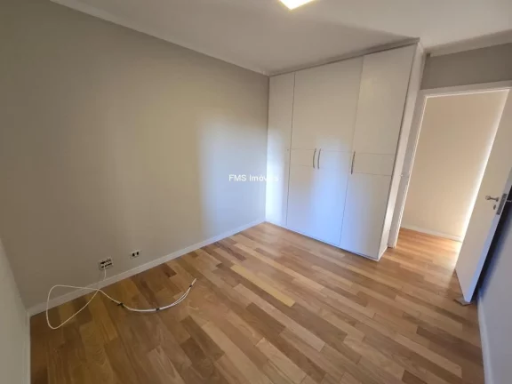 Imagem Apartamento à venda em Moema, com 3 quartos sendo1 suíte, 3 banheiros, 2 vagas, 130m² de área.