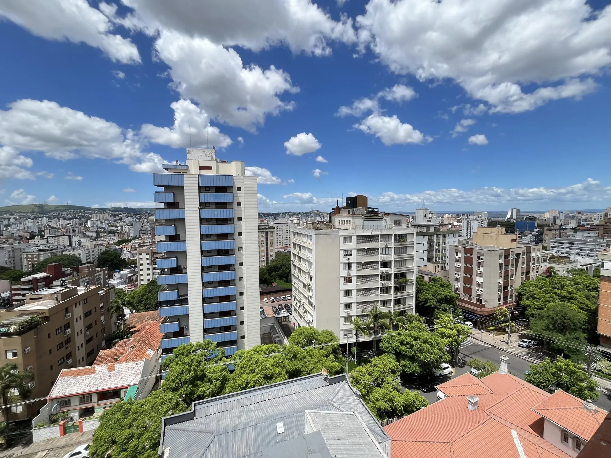 Imagem 3 quartos, gabinete ou 4º quartos e 1 vaga de garagem junto ao Moinhos de Vento