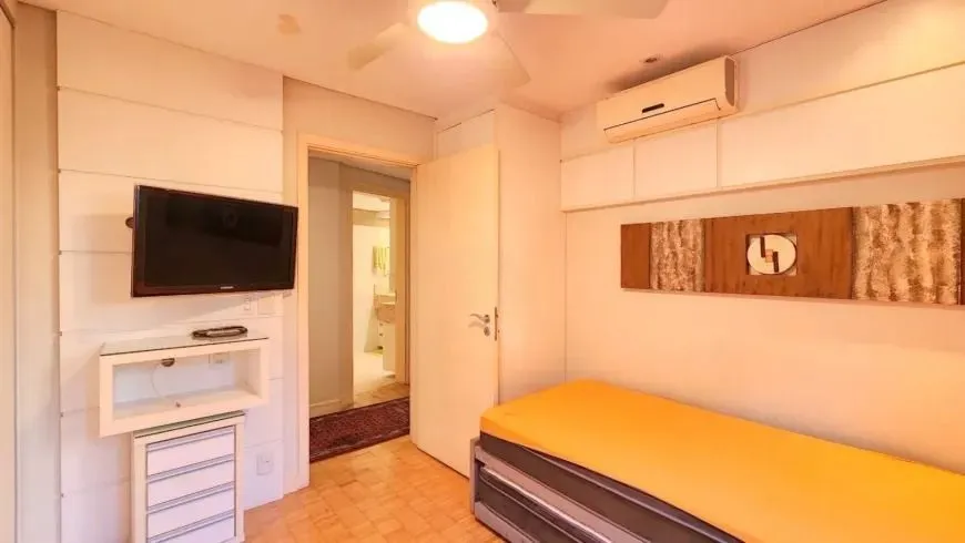 Imagem Apartamento 3 dormitórios, suíte, semimobiliado e duas vagas de garagem.
