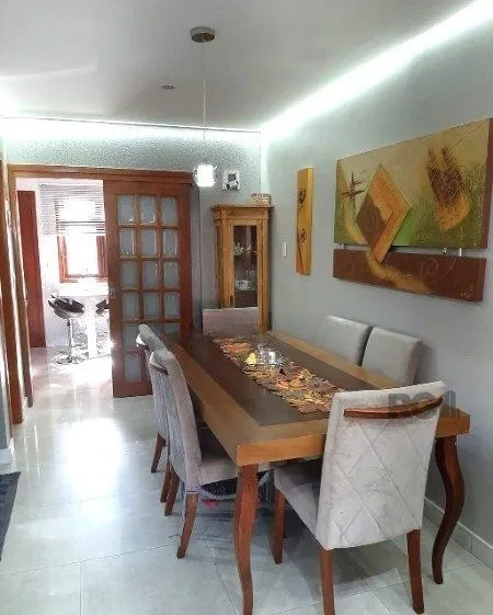 Imagem Sobrado triplex no Partenon de 3 dormitórios e 2 vagas