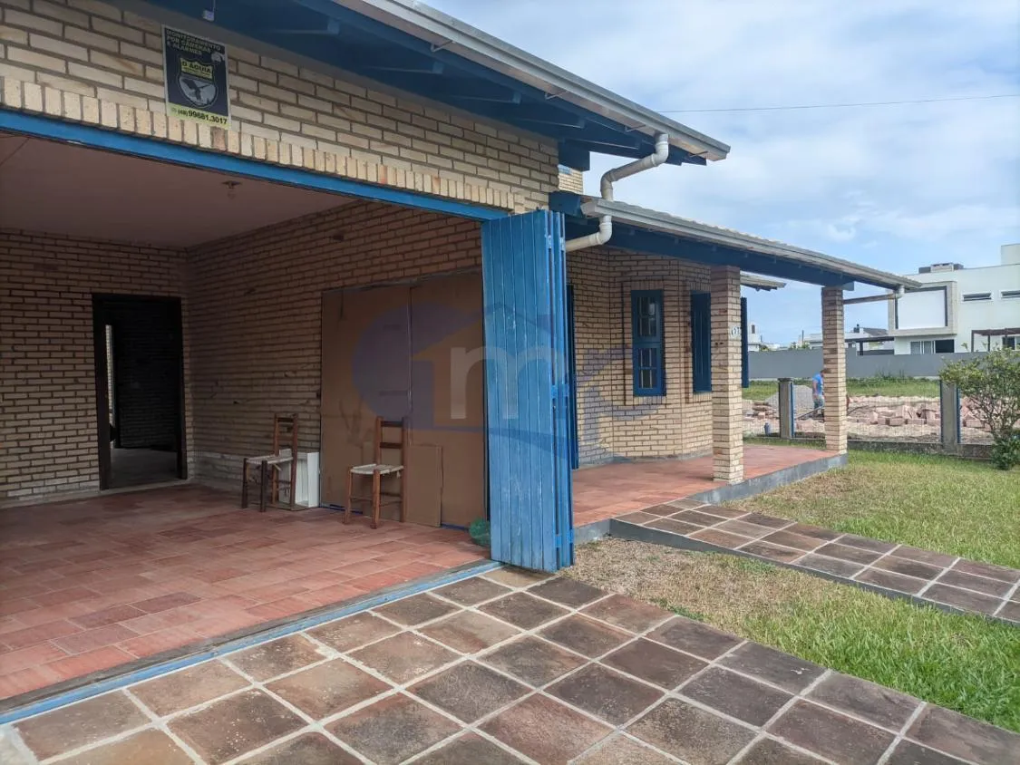 Imagem Casa á venda com 3 dormitórios na Bela Torres em Passo de Torres/SC