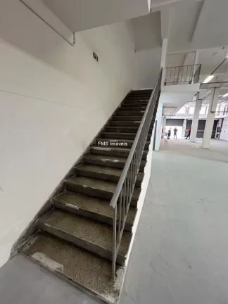 Imagem Loja com 1300m² na Av. Jabaquara.