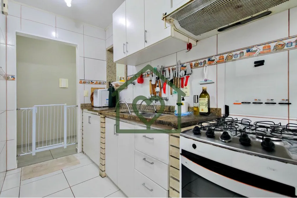 Imagem Este NÃO É um apartamento comum. Em um prédio de construção tradicional e sólida na Av. Otto N...