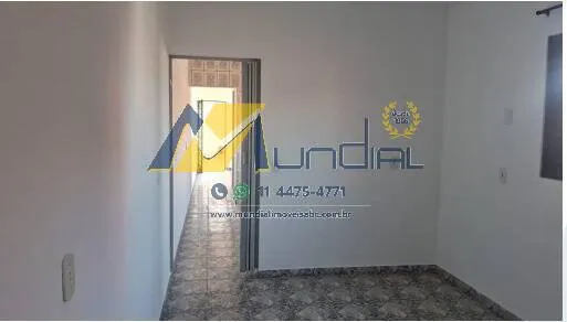 Imagem Casa com 2 dormitórios, quintal e garagem para locação em Piraporinha