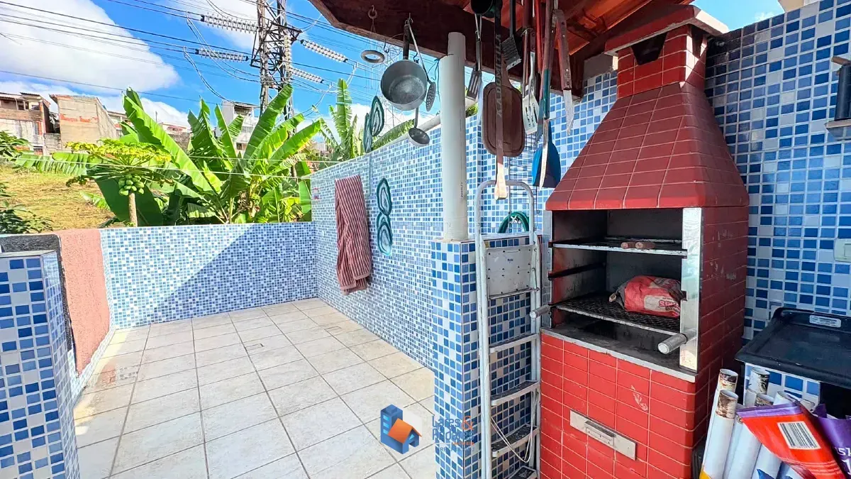 Imagem Sobrado para venda em Parque Maria Domitila com 3 quartos, sendo 1 suíte, 200m²
