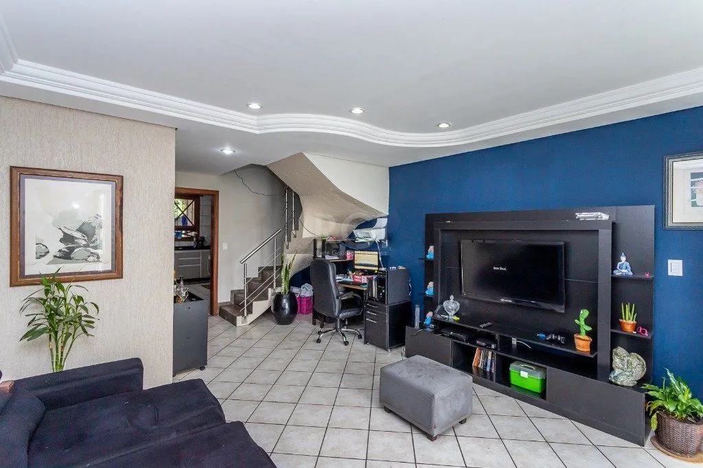 Imagem Sobrado para Venda - 171.64m², 3 dormitórios, sendo 1 suites, 2 vagas - Jardim Itu