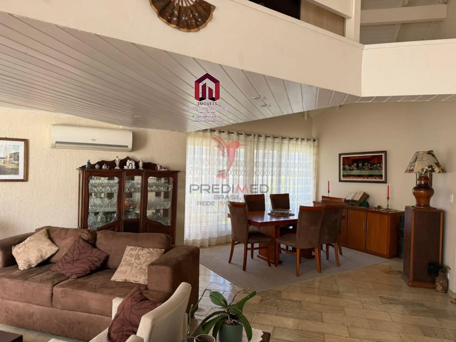 Imagem Linda Casa em Florianópolis, SC Brasil -Bairro Trindade com 4 dormitórios, sendo 2 suítes