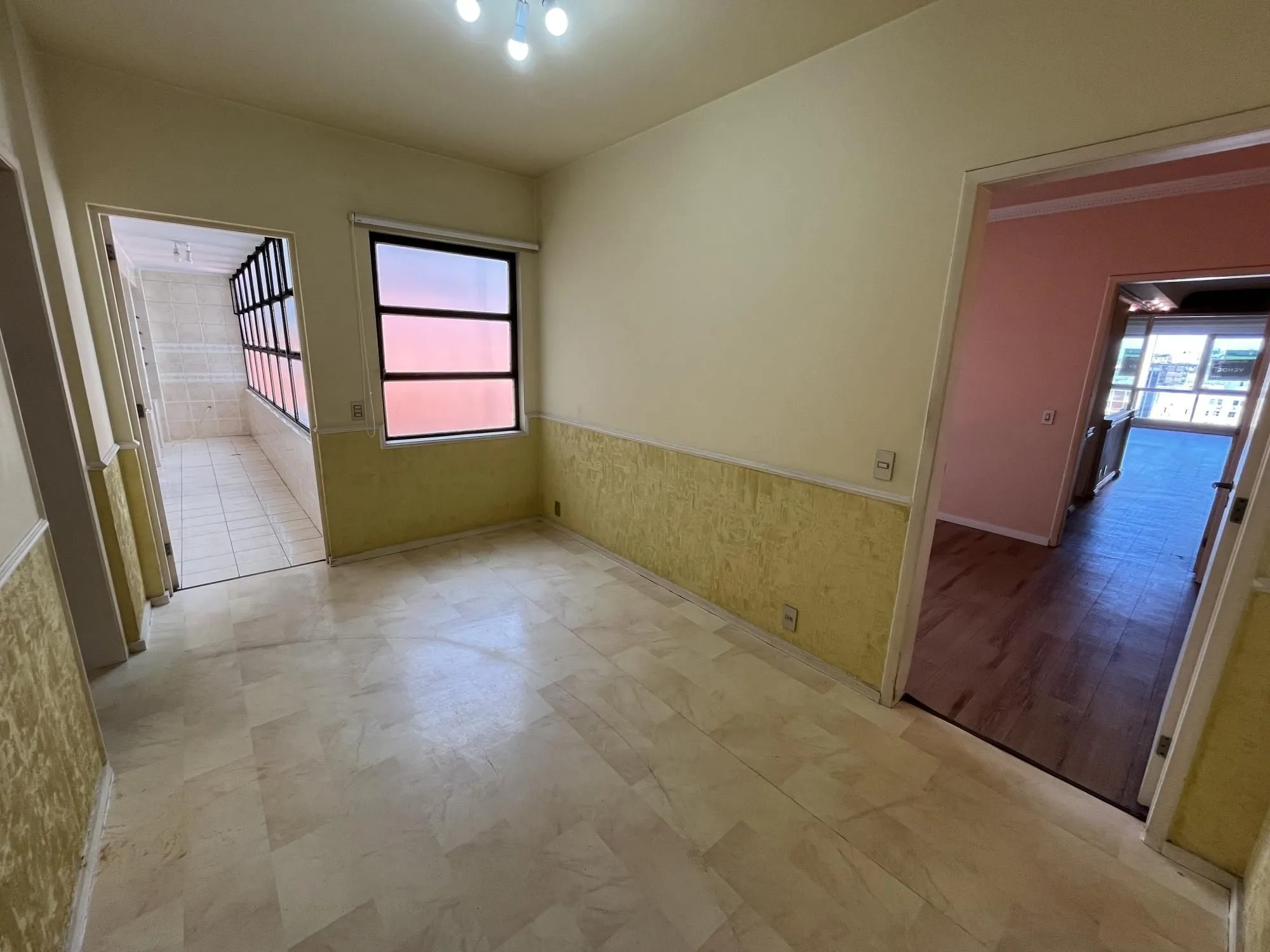 Imagem Apartamento Venda - 190.8m², 3 dormitórios, 1 suíte, 1 vaga - Centro Histórico