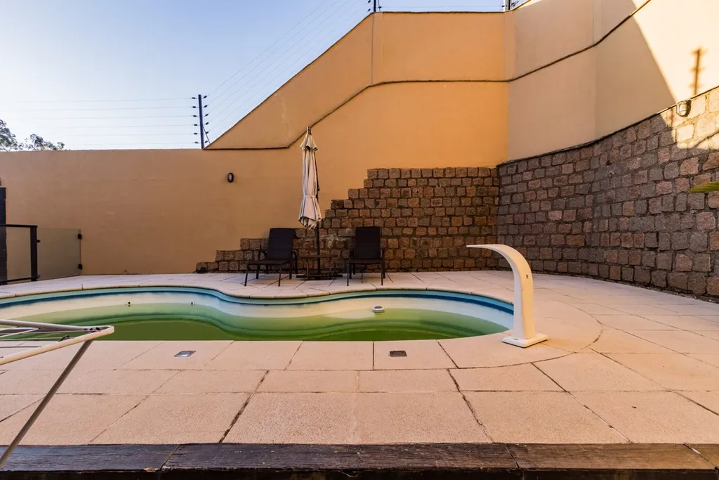 Imagem Casa de Condomínio em Santa Tereza