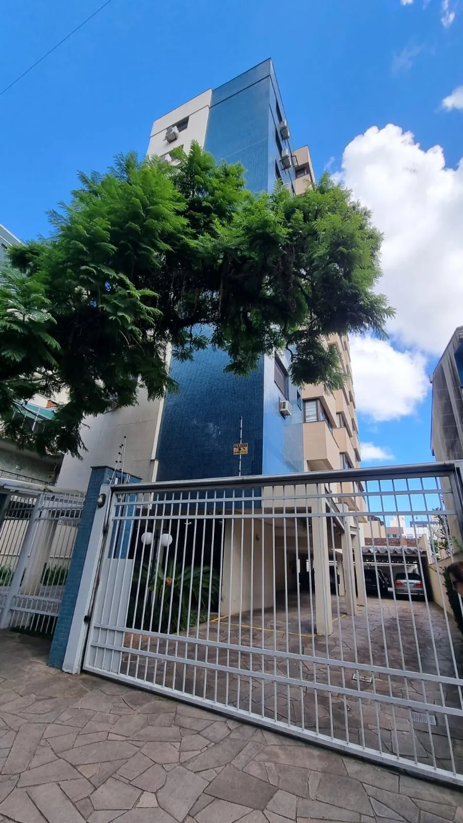 Imagem Apartamento dois dormitórios mobiliado, suíte, 86,41mq privativos, uma vaga escriturada, no bairro Higienópolis