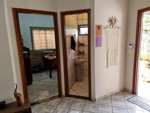 Imagem Linda casa com área gourmet e piscina