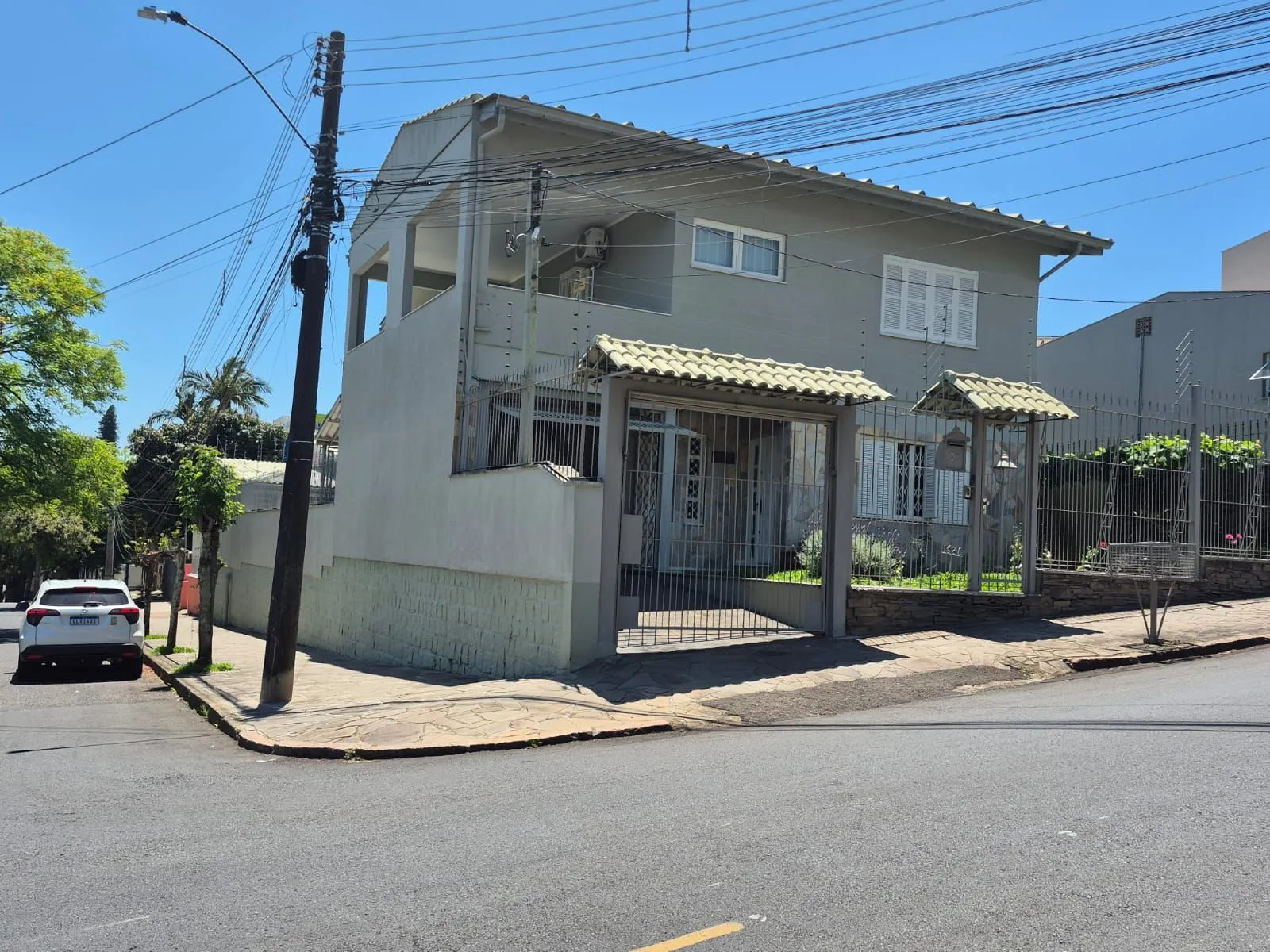 Imagem Casa 4 Dormitórios 1 suite 3 banheiros piscina e churasqueira