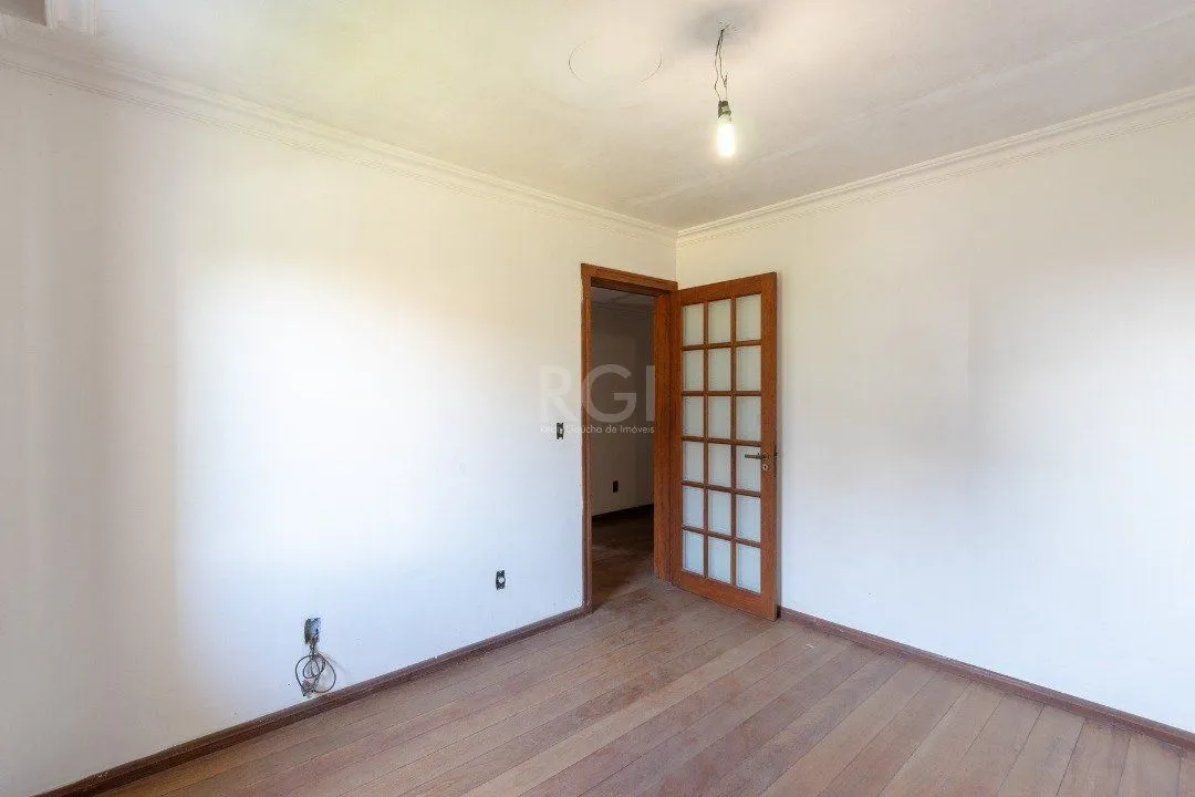 Imagem Casa para Venda - 460m², 4 dormitórios, sendo 1 suites, 4 vagas - Cristal