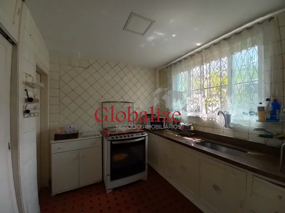 Imagem Sobrado 3 dormitórios com 1 suíte, 2 vagas de garagem, próximo ao Shopping Praiamar no bairro Aparecida em Santos por R$ 1.450.000,00