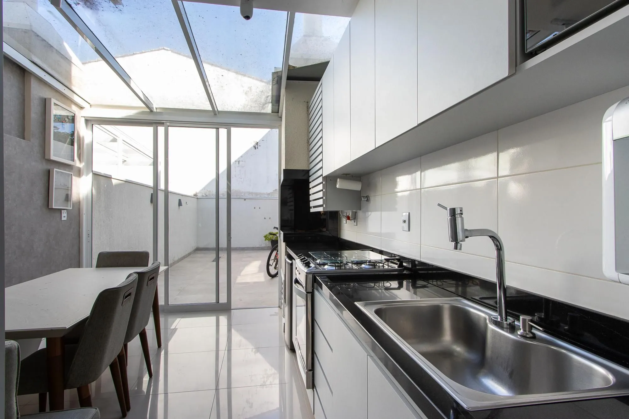 Imagem Ótima casa com 3dormitórios 1 suite no bairro Tristeza