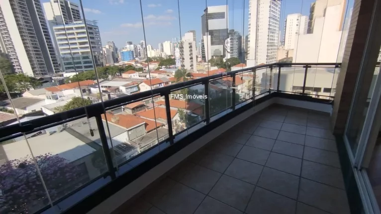 Imagem Aluguel de Apartamento em Pinheiros com 3 Quartos sendo 1 Suíte, 4 Banheiros, 2 Vagas de Garagem.