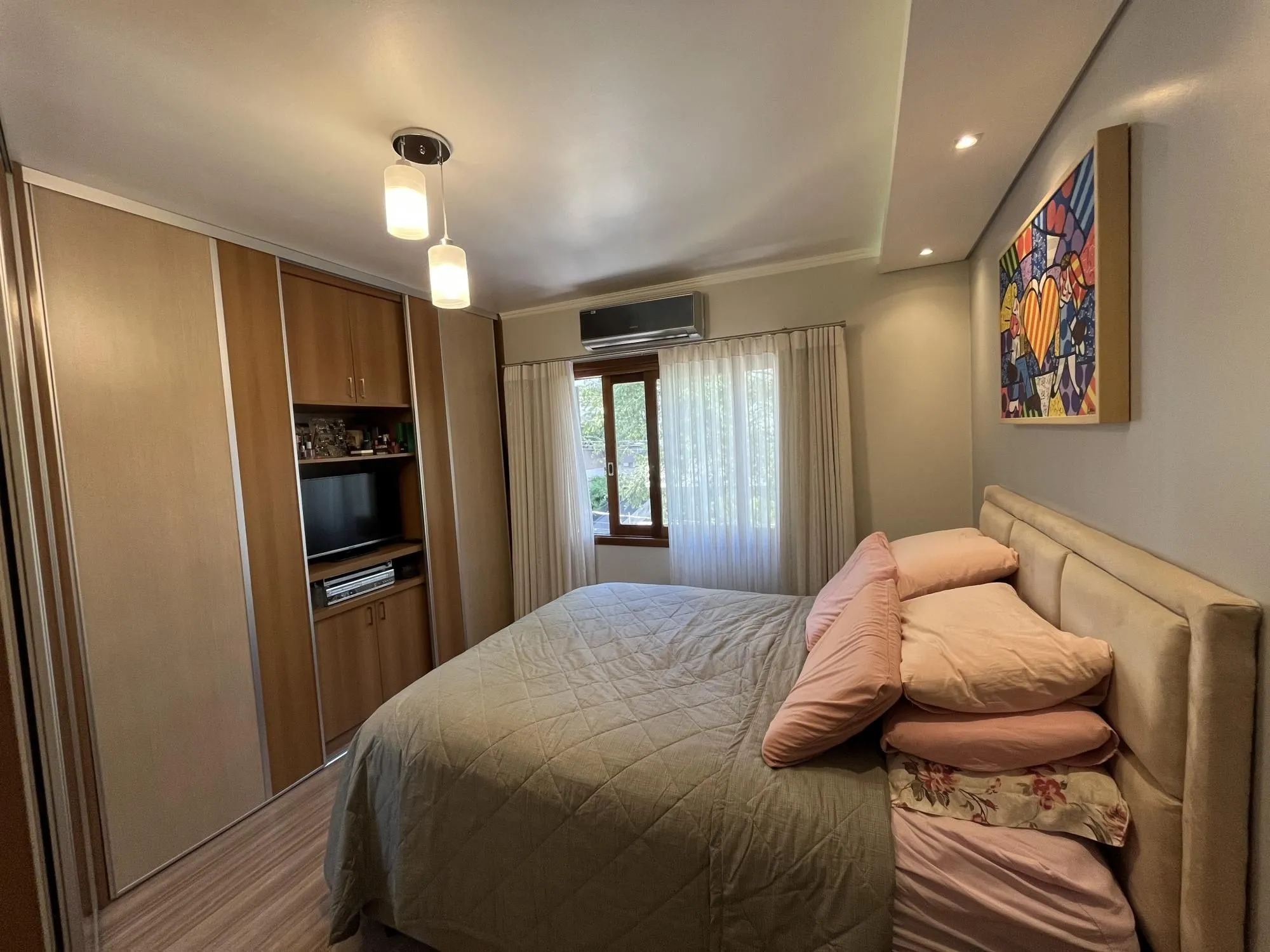 Imagem Apartamento de 3 quartos e 2 vagas de garagem no bairro Petrópolis em POA