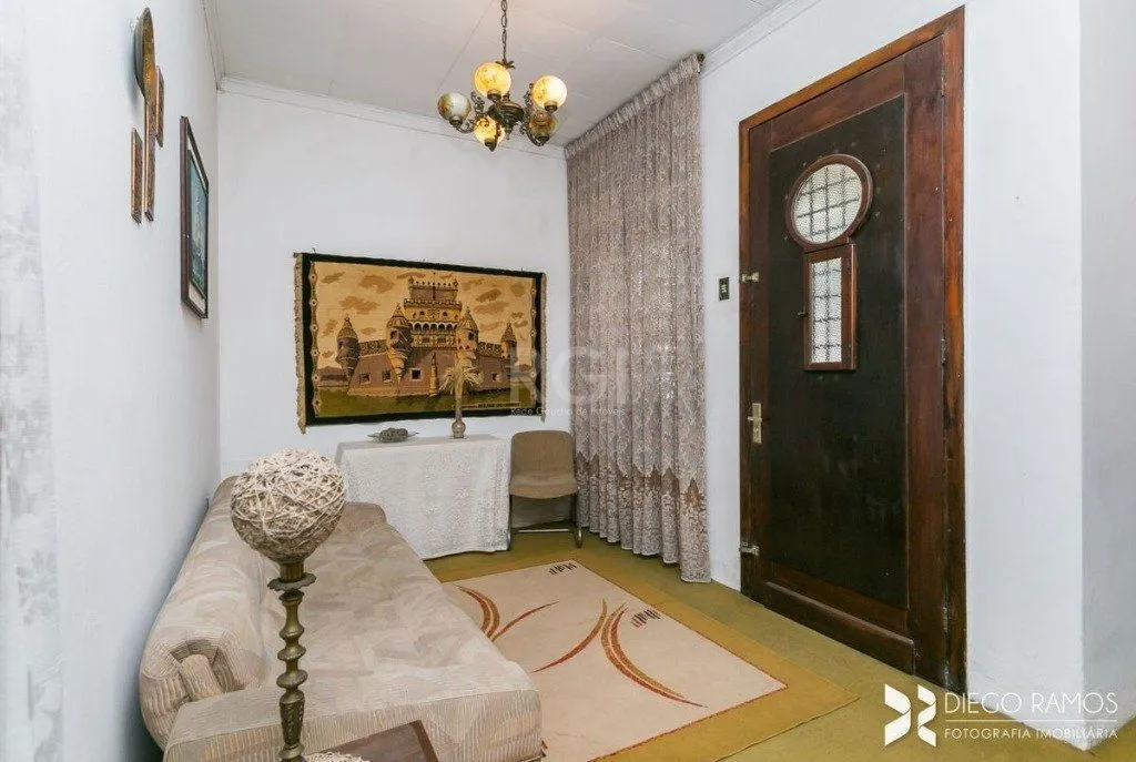 Imagem Casa para Venda - 198m², 3 dormitórios, sendo 1 suites, 4 vagas - Petrópolis