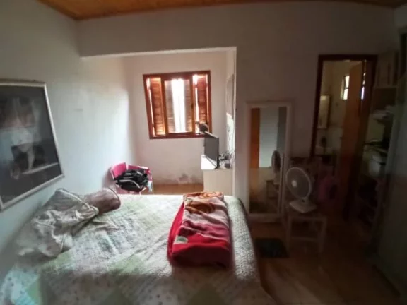 Imagem Sítio com Casa em condomínio Fechado, Próximo da portaria, junto a RS040