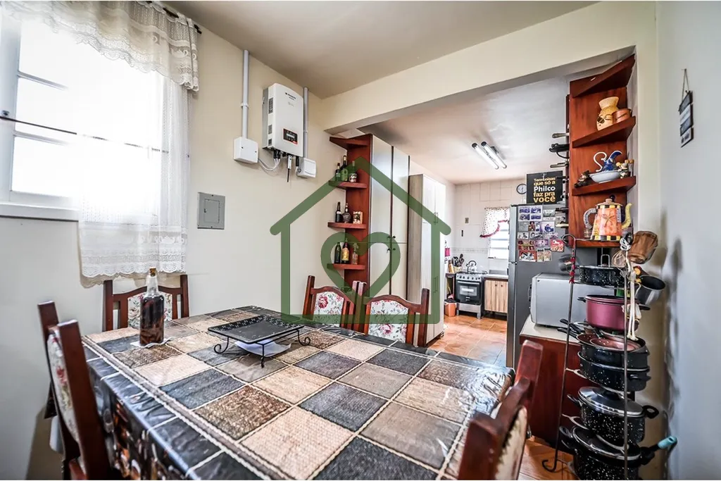 Imagem Prepare-se para se apaixonar por esta encantadora casa de condomínio, localizada no charmoso bairro...