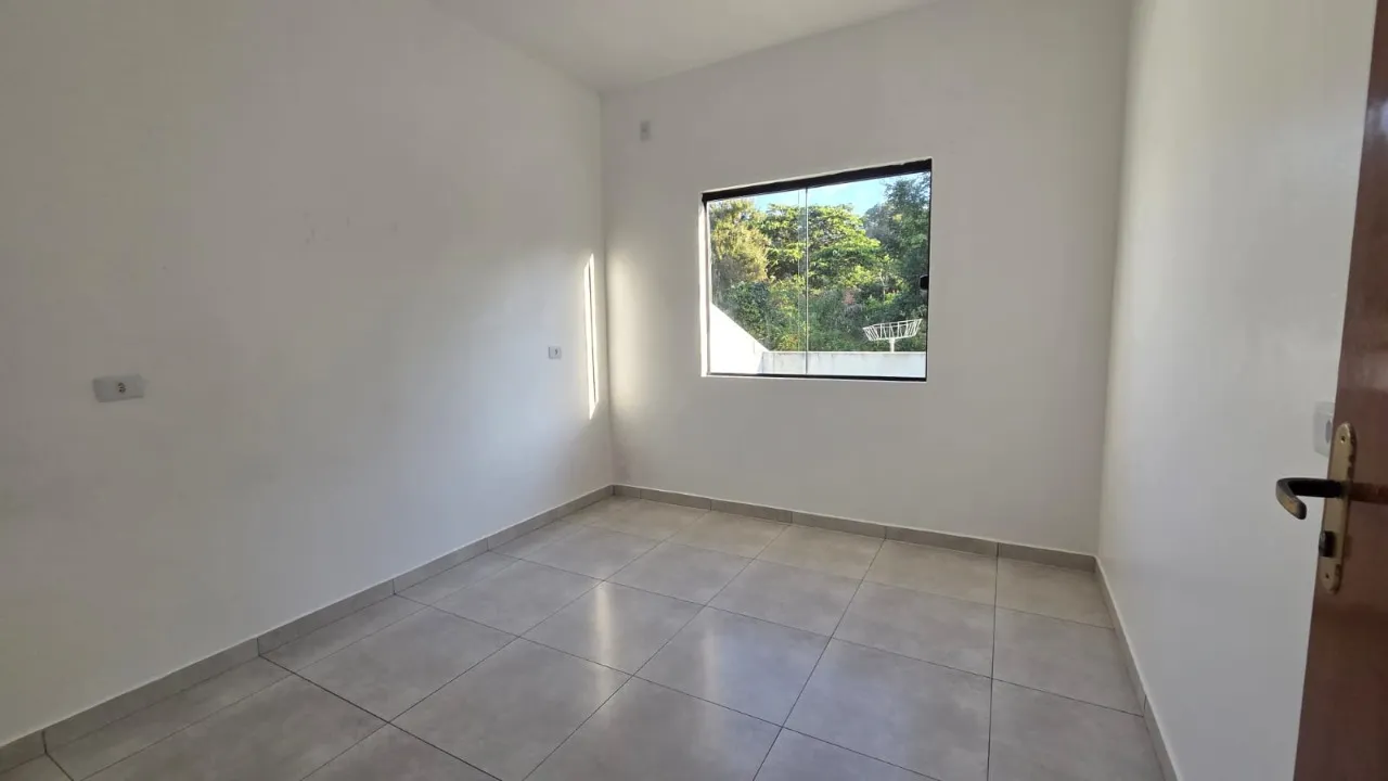 Imagem Casa térrea com 46,86m², 02 dormitórios, banheiro social, sala de estar, copa e cozinha integrada...