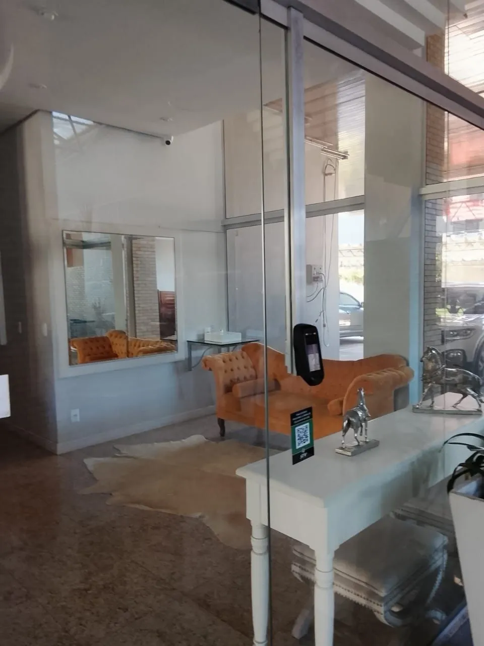 Imagem Excelente 2D C/Suíte e vaga coberta Três Figueiras - Porto Alegre