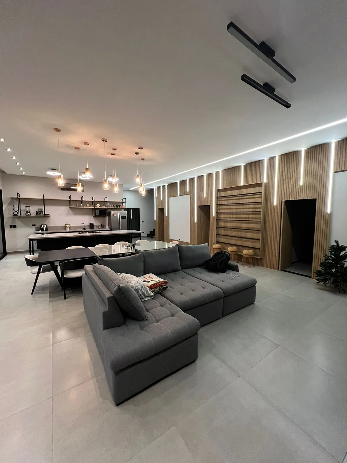 Imagem Luxuosa Casa de 700m² em Santa Isabel - Beira da Água com 6 Suítes