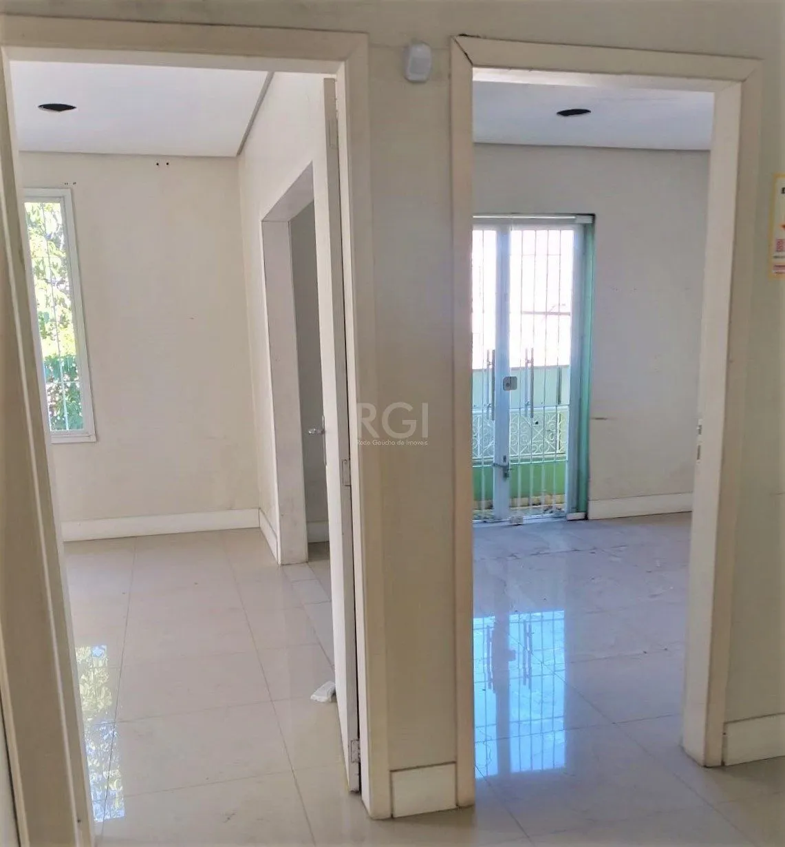 Imagem Casa Comercial para Venda - 250m², 0 dormitórios, 10 vagas - Glória