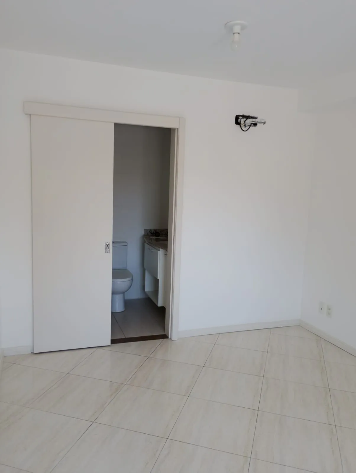 Imagem APARTAMENTO COM 01 DORMITÓRIO E GARAGEM