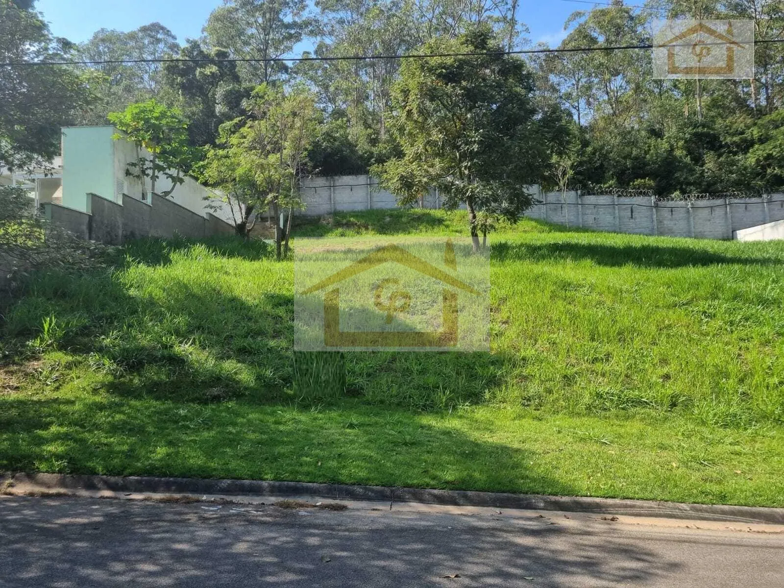 Imagem Frente para a Reserva, 560 metros, topografia Aclive