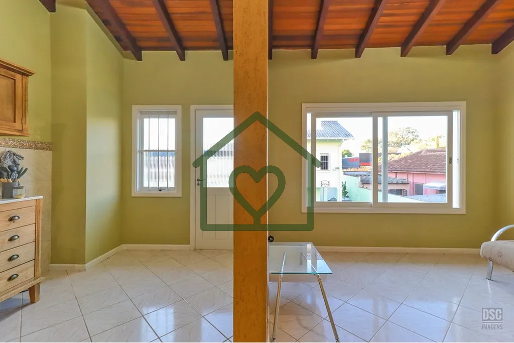 Imagem Descubra o luxo e conforto desta magnífica casa de 4 quartos e 6 banheiros, localizada na Tristeza....