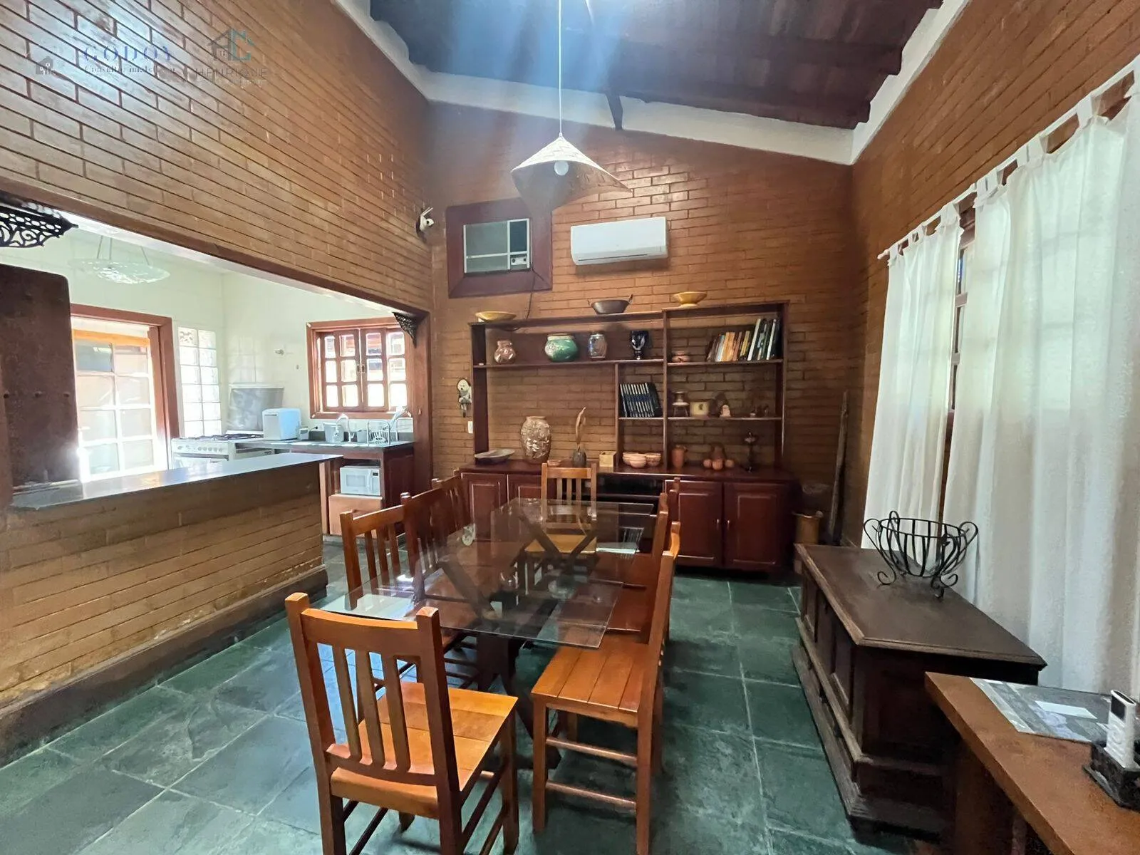 Imagem Excelente para Temporada: Casa com Piscina em Condomínio Seguro e Tranquilo