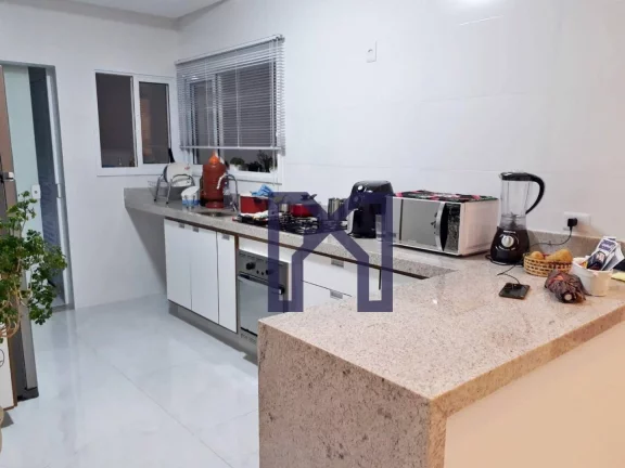 Imagem Casa com 3 dormitórios à venda, 205 m² por R$ 1.600.000,00 - Centro - Itajubá/MG
