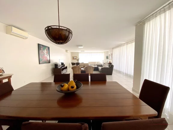 Imagem Belíssima casa com 4 Suites, 6 vagas cobertas  em Jurere Internacional a poucos passos da Praia. T...