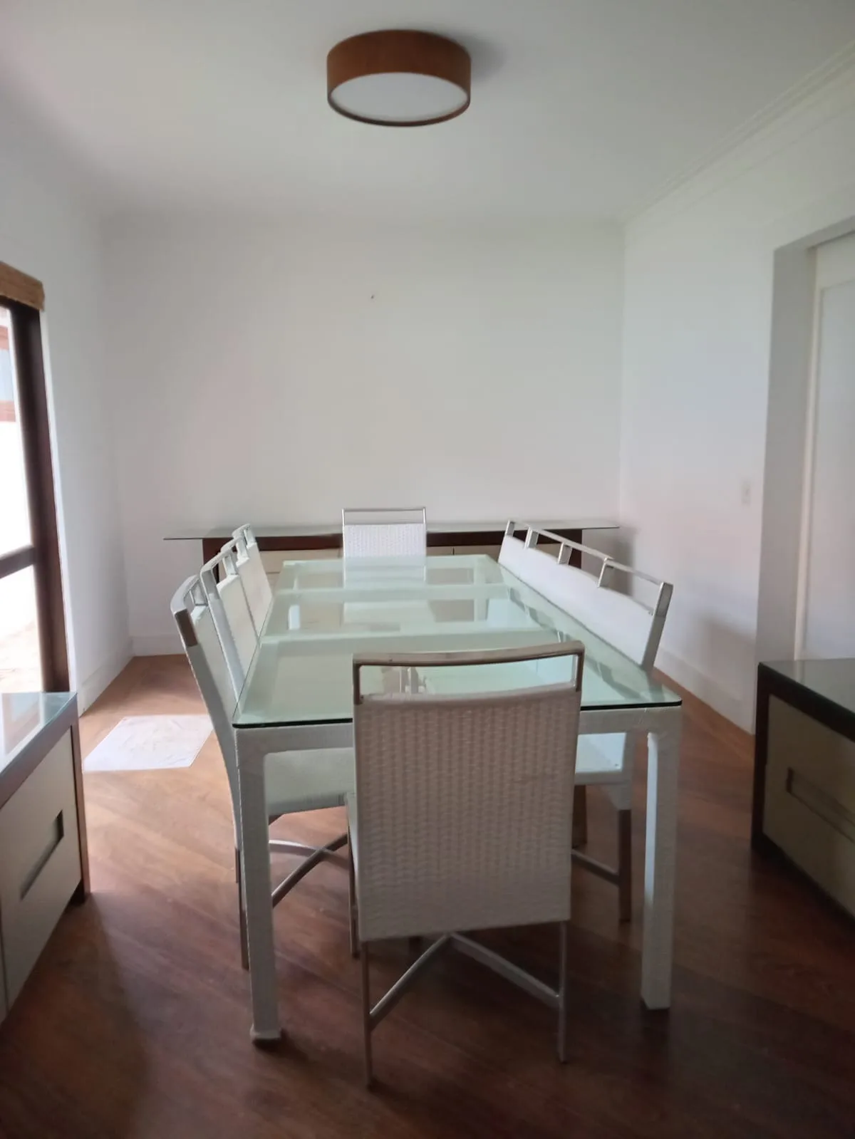 Imagem Aluguel de Casa em Condomínio de Luxo no Tamboré, Santana de Parnaíba-SP: 4 quartos, 1 suíte, 1 sala, 2 banheiros, 4 vagas de garagem, 320m².