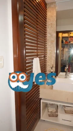 Imagem Casa com piscina privativa em condomínio para Locação