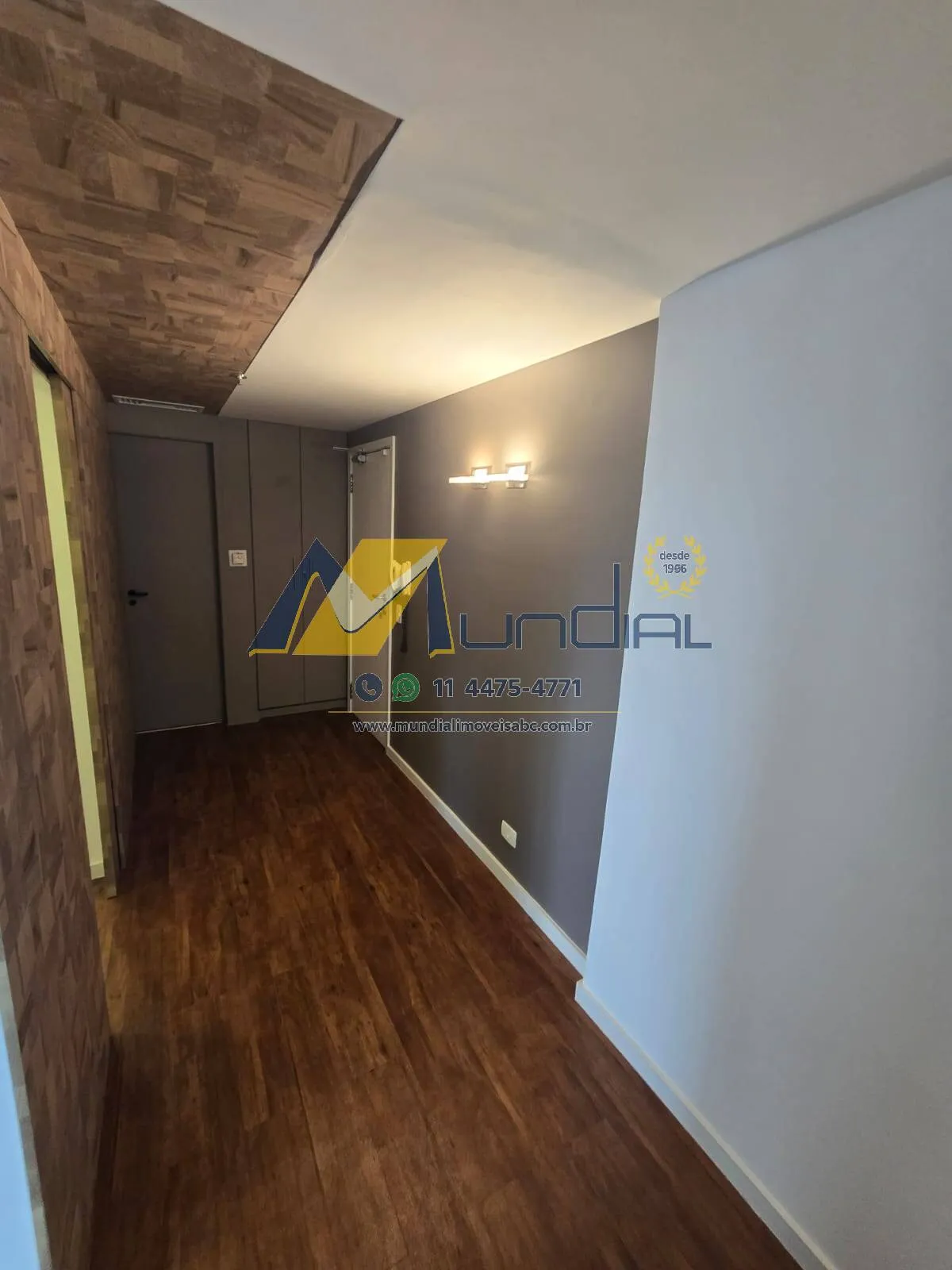 Imagem Conjunto comercial pronto para uso no 11º andar, ideal para escritórios
