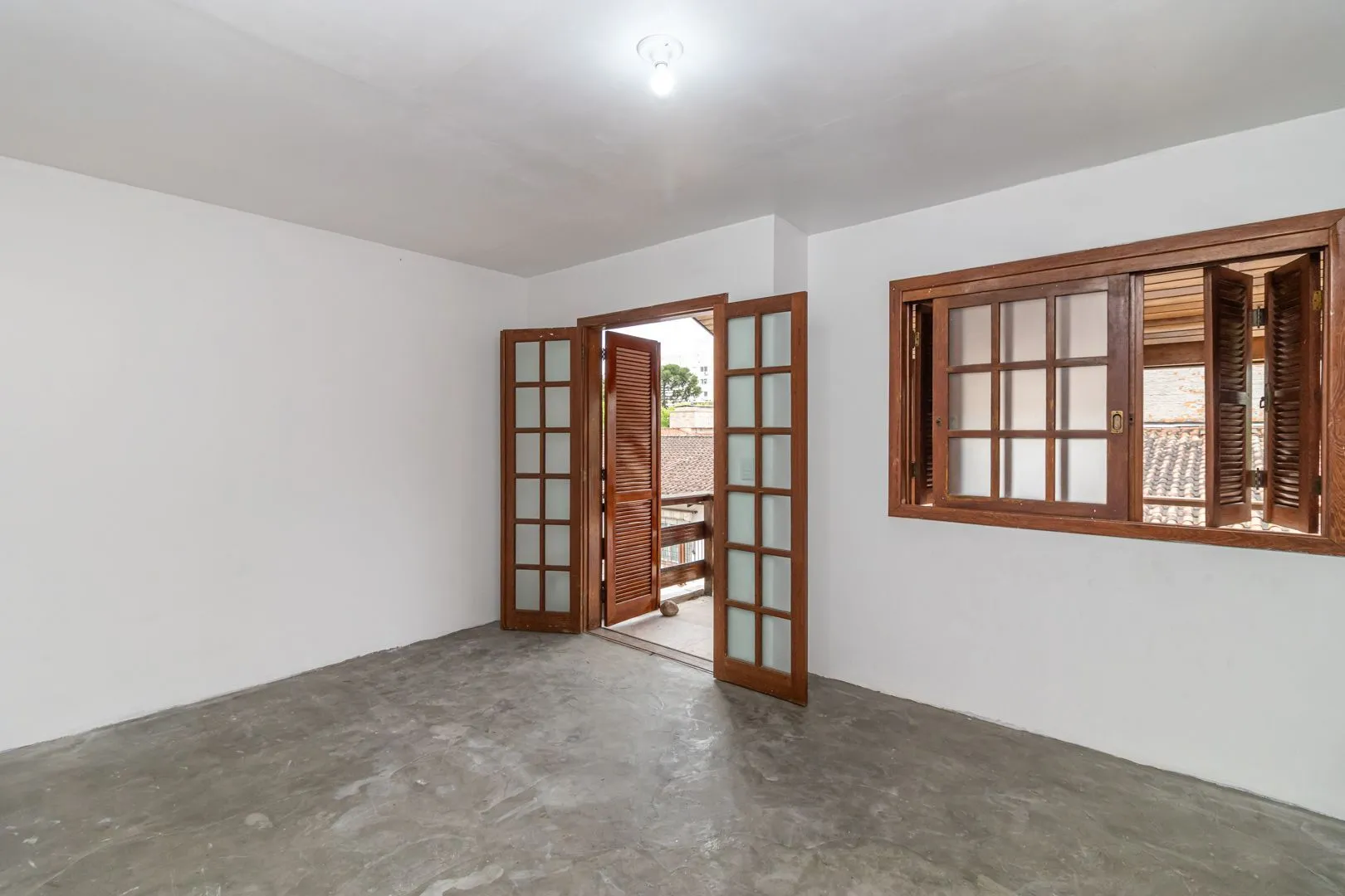 Imagem Casa no bairro Sarandi com 4 dormitórios e 4 vagas
