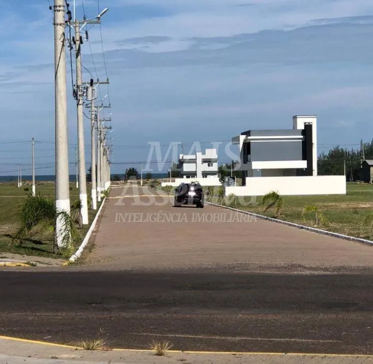 Imagem Ótimo terreno em Loteamento à venda no Balneário Bom Jesus em Arroio do Sal - A beira-mar