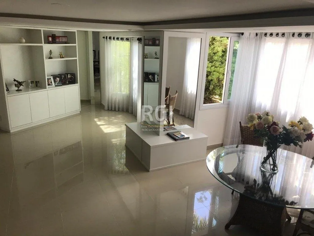 Imagem Casa para Venda - 319.25m², 6 dormitórios, sendo 4 suites, 3 vagas - Jardim Floresta