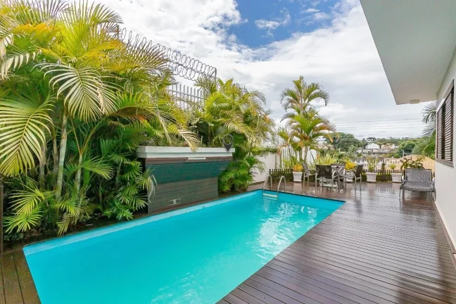 Imagem Casa de Alto Padrão "Mobiliada"

Com quatro quartos, duas suítes com hidro, espaço gourmet, acade...