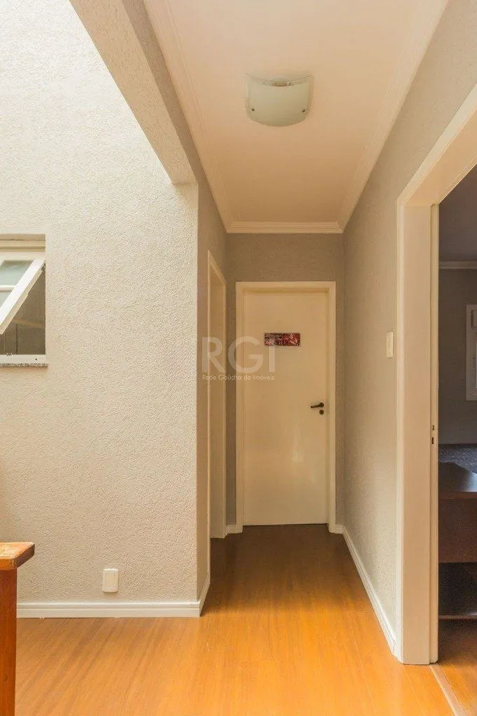 Imagem Casa à venda - 230m², 4 quartos, sendo 2 suítes, churrasqueira, piscina e 03 vagas de garagem