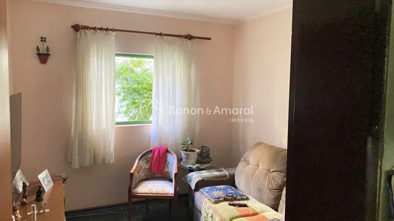 Imagem Esta encantadora residência oferece um espaço amplo e confortável, com quatro dormitórios, sendo...