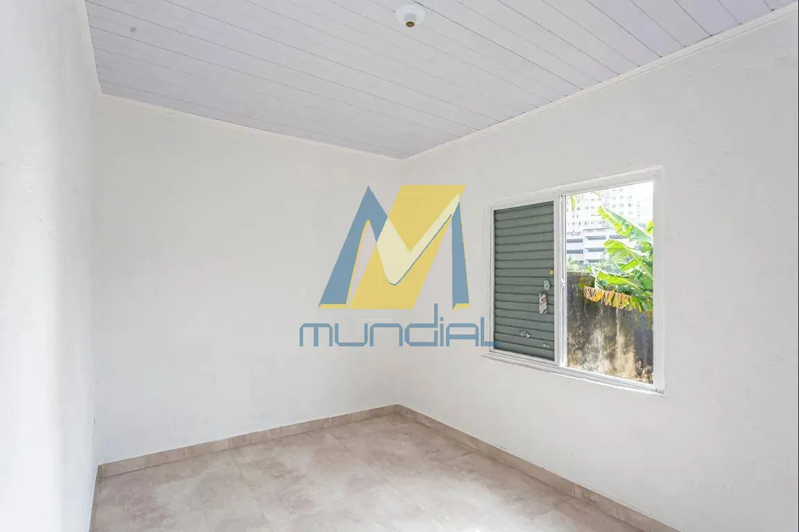 Imagem Casa com 50m², 2 dormitórios e 2 vagas, pronta para morar.