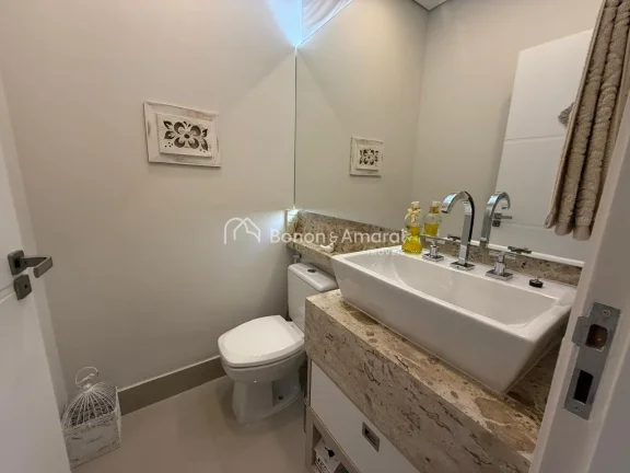 Imagem Casa à venda no Condomínio Athenas, em Paulínia, com design moderno, o imóvel apresenta um conce...
