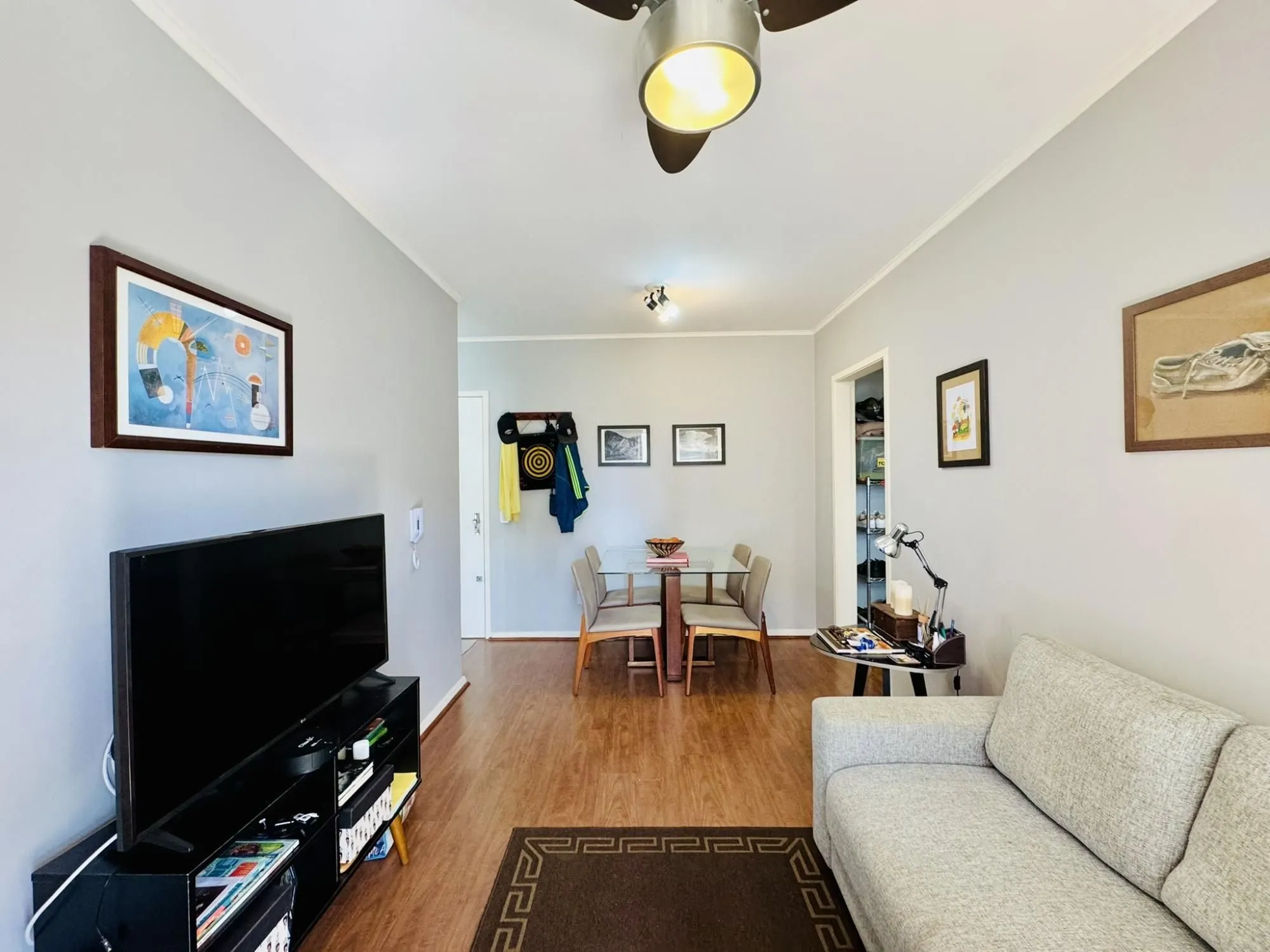 Imagem Apartamento 1 Dormitório Reformado com Sacada e Churrasqueira no Jardim Botânico